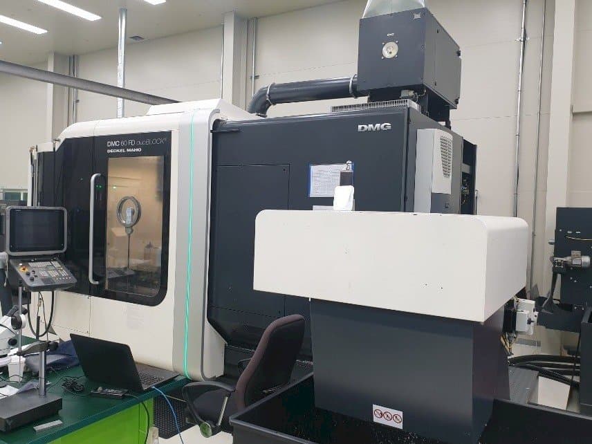 Vista frontale della macchina DMG Deckel Maho DMC 60 FD duoBLOCK