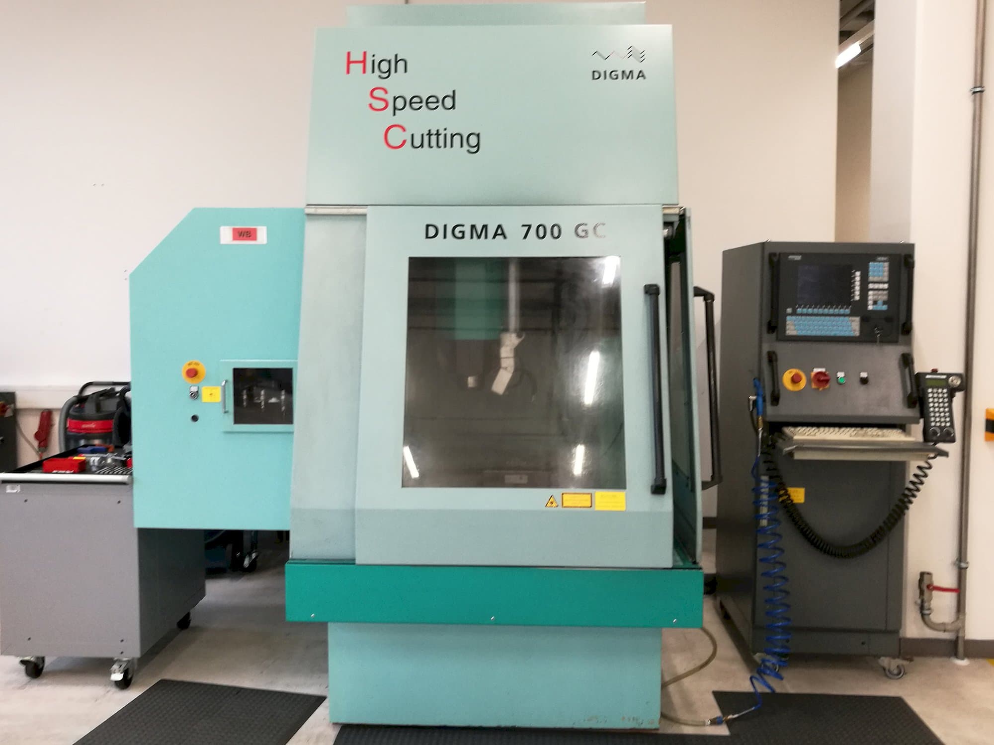 Vista frontale della macchina DIGMA 700 GC