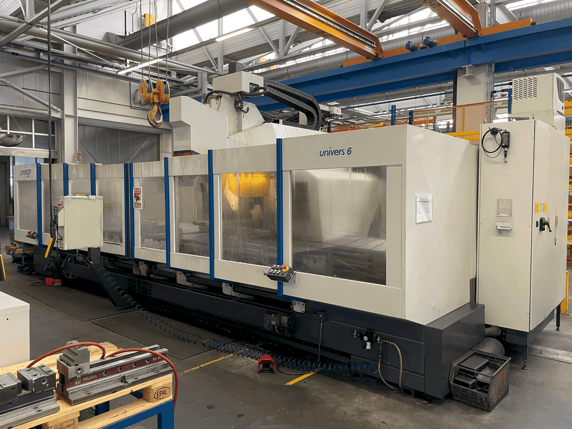 Vista frontale della macchina Unisign UNIVERS 6