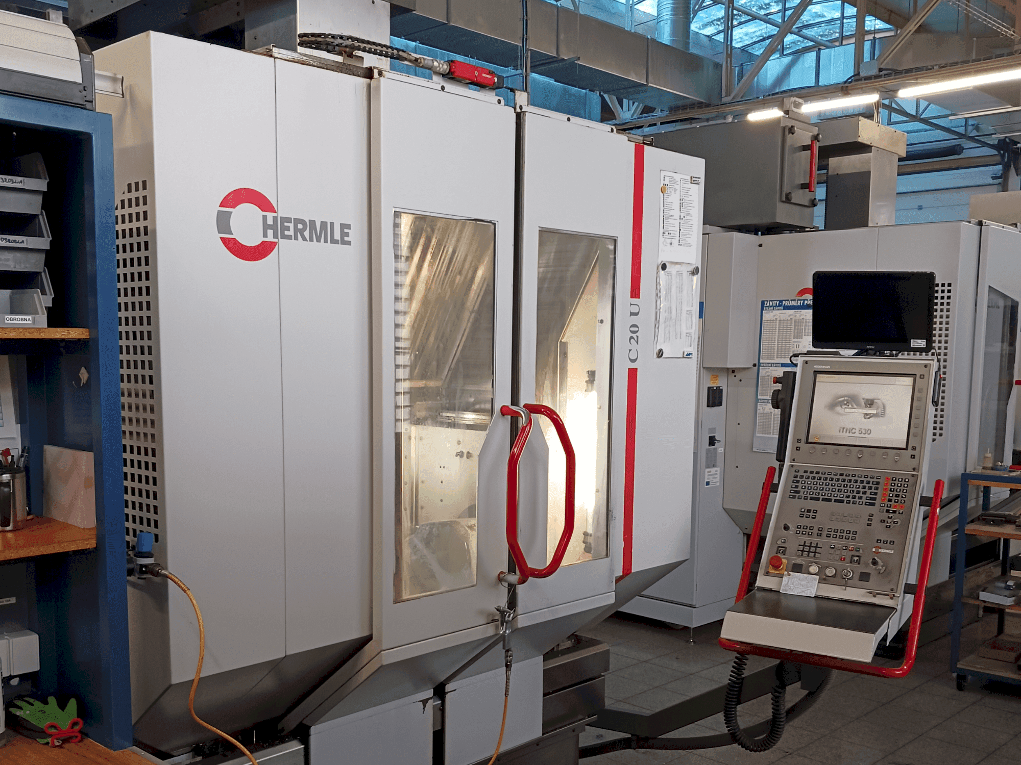 Vista frontale della macchina HERMLE C20U