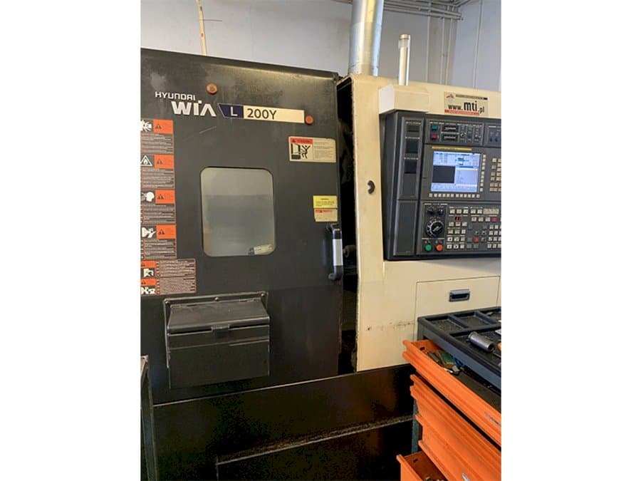Vista frontale della macchina Hyundai Wia L200Y
