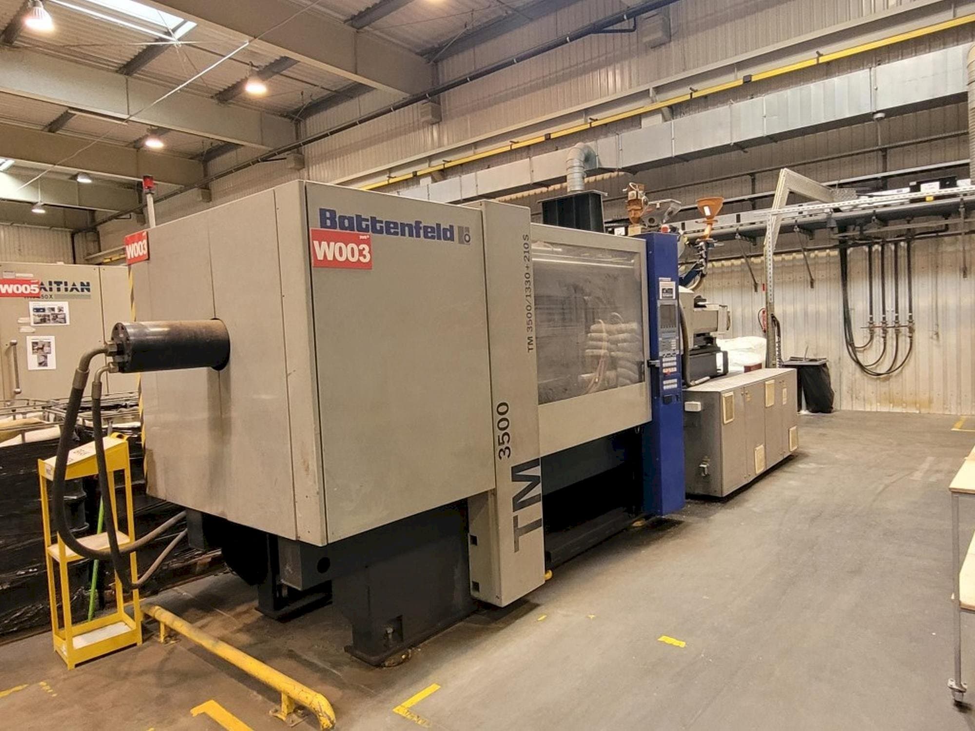 Vista frontale della macchina Battenfeld TM 3500/1330+210S