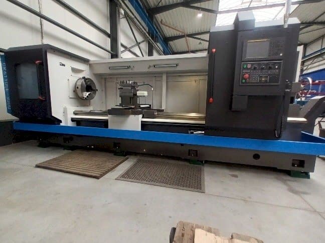 Vista frontale della macchina Ningbo Oturn CK61100E-3000