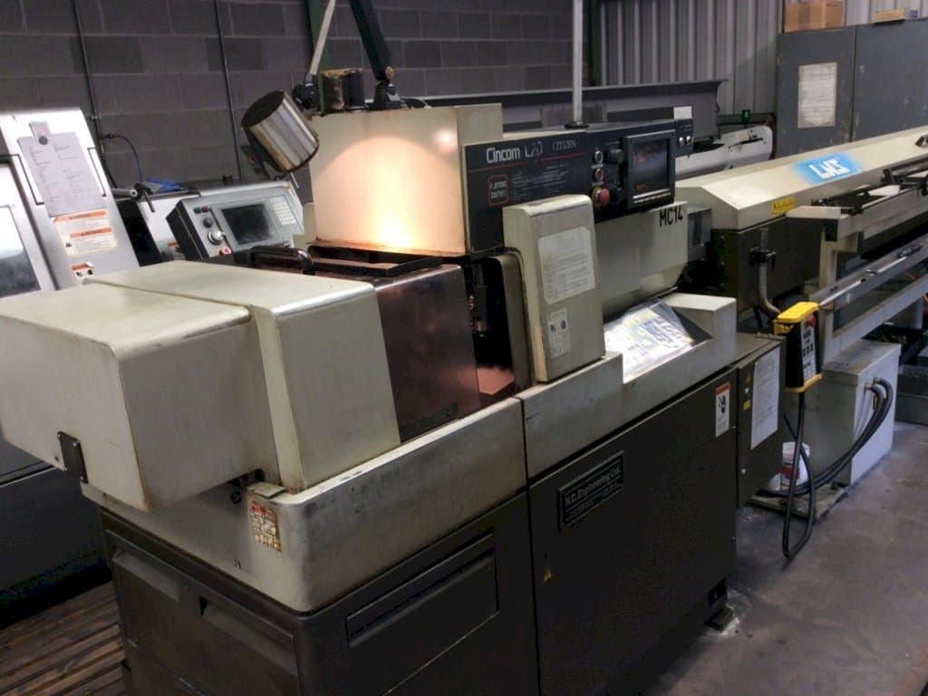 Vista frontale della macchina Citizen Cincom L320