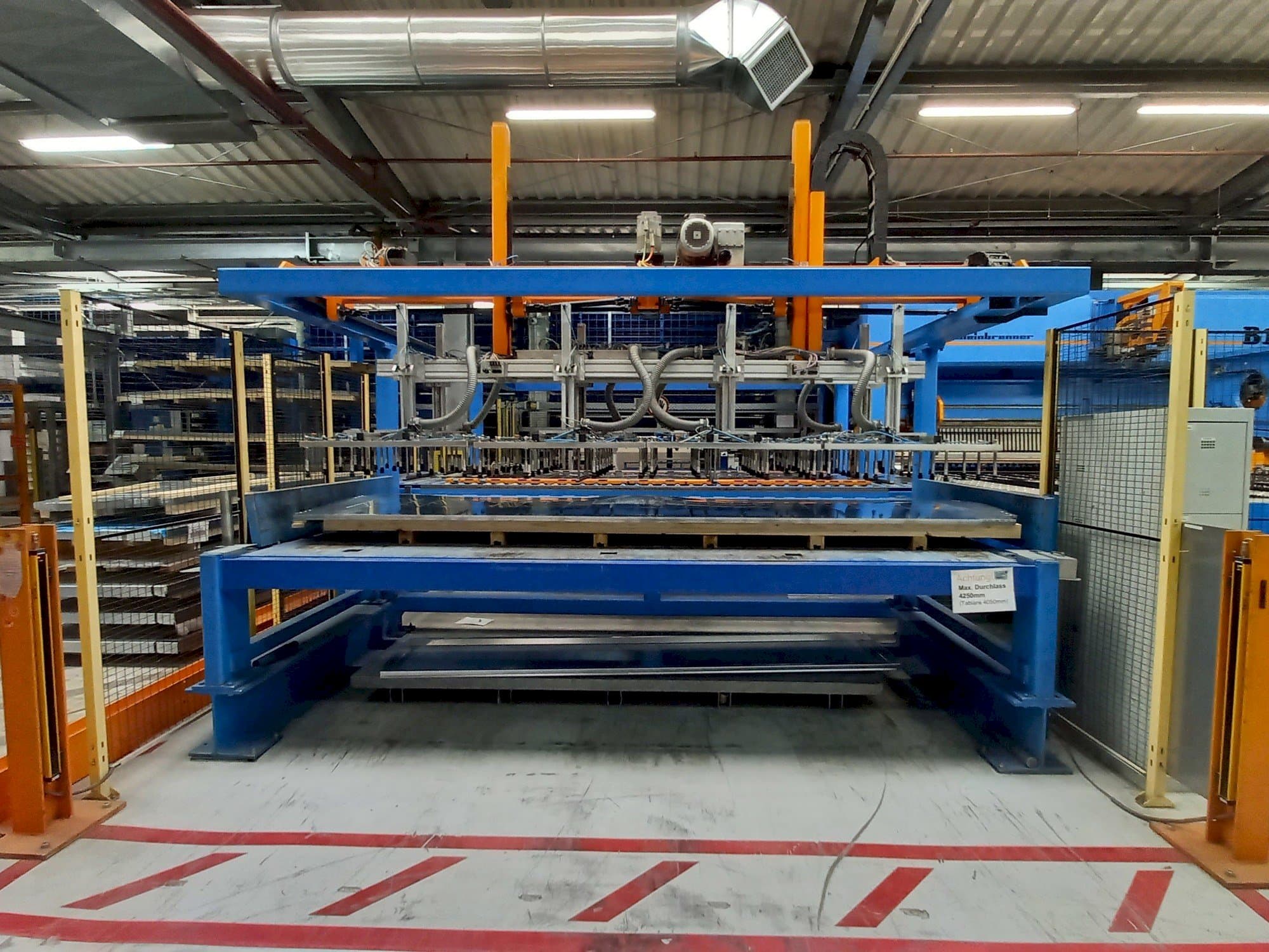 Vista frontale della macchina Weinbrenner B 12