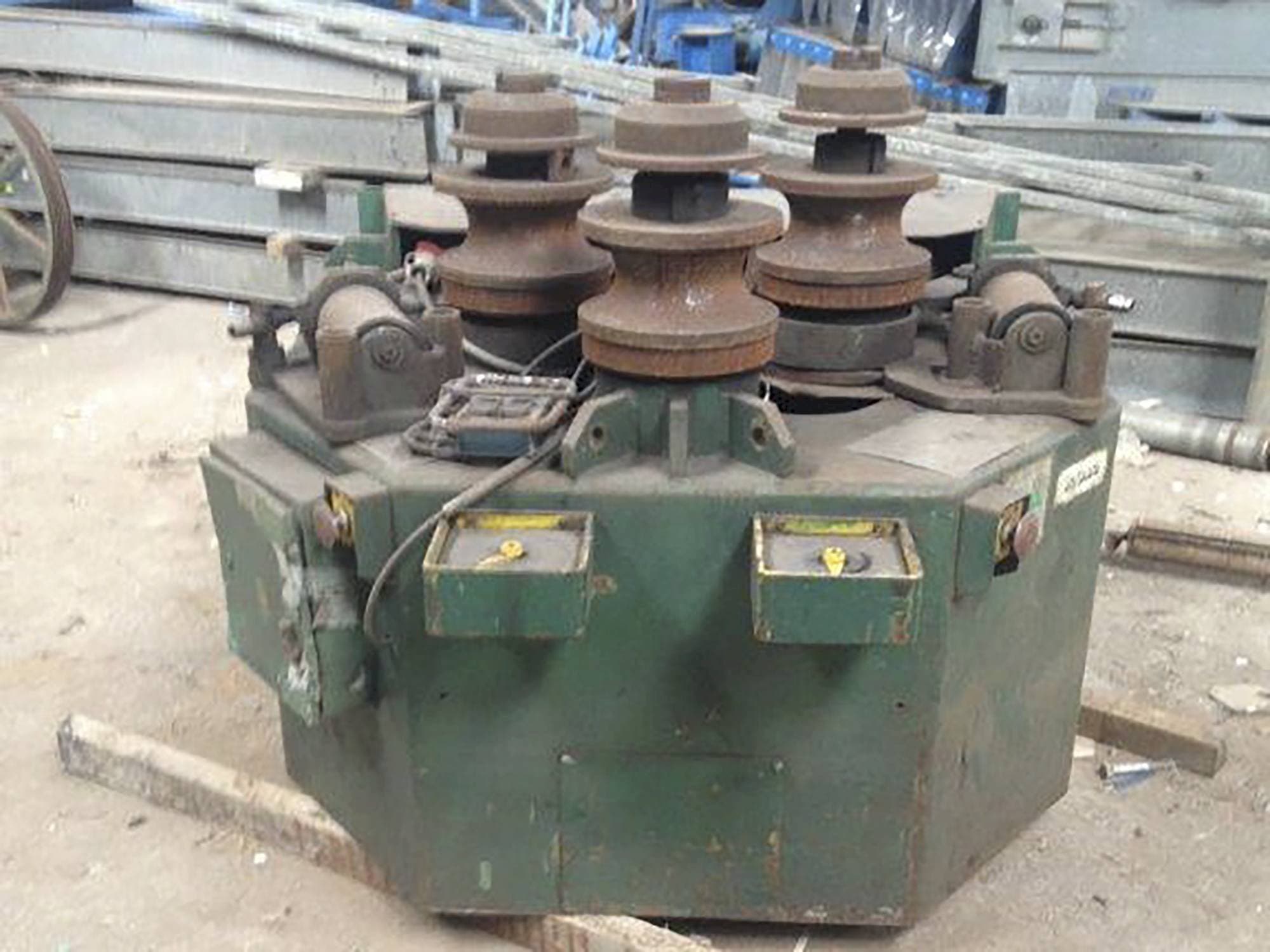 Vista frontale della macchina ROUNDO R-5