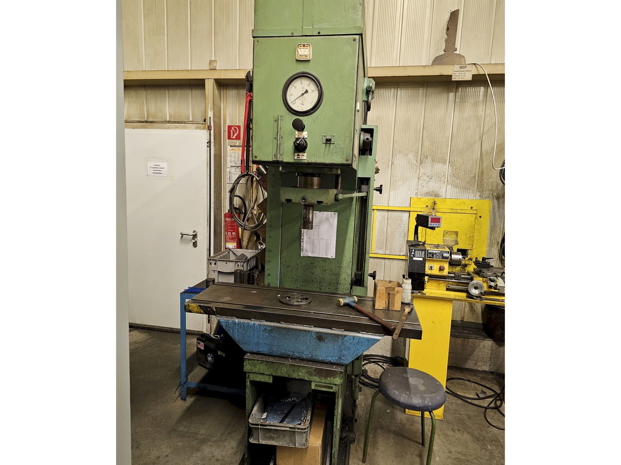 Vista frontale della macchina VEB PYE/25/1