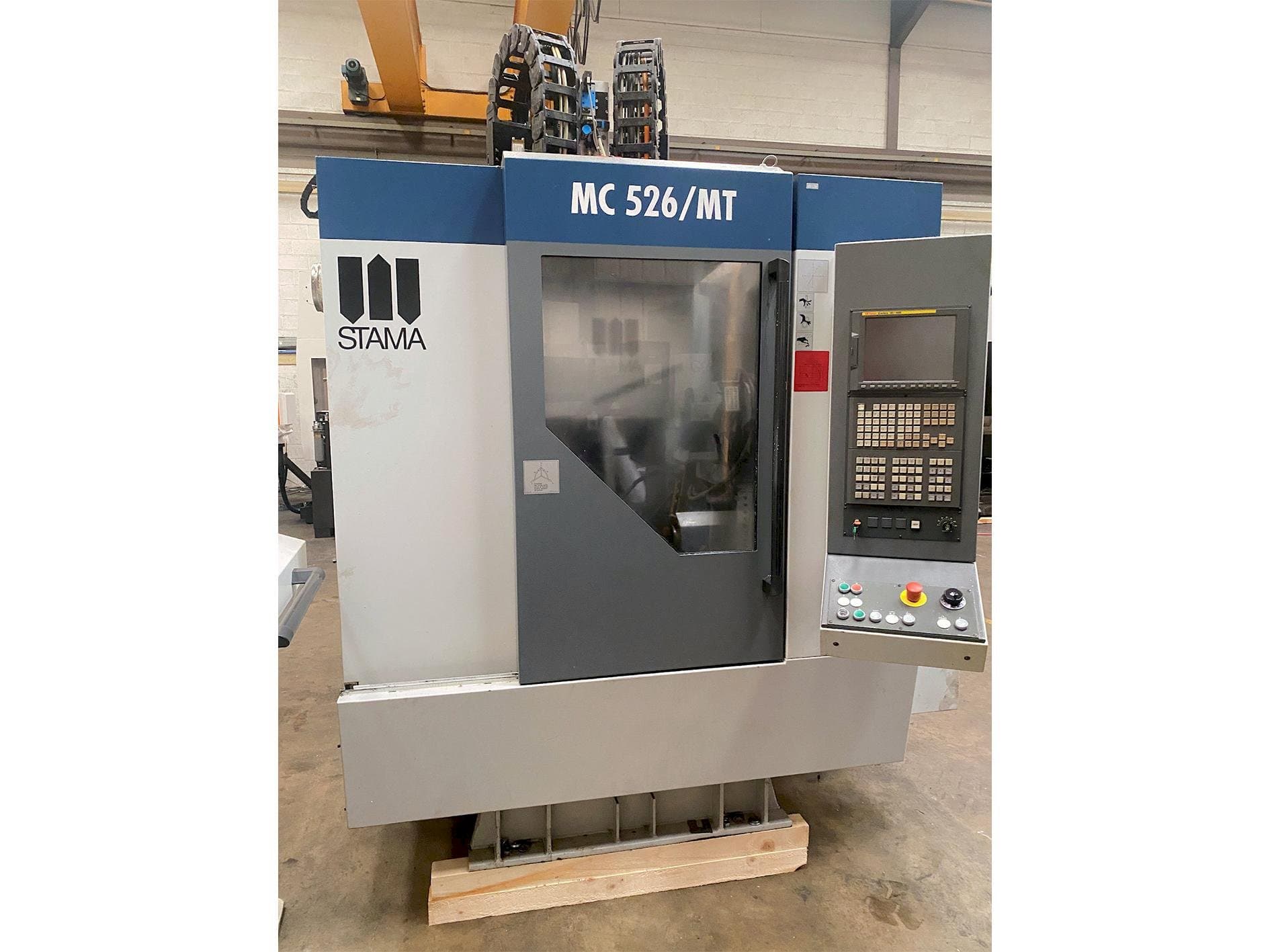 Vista frontale della macchina STAMA MC 526
