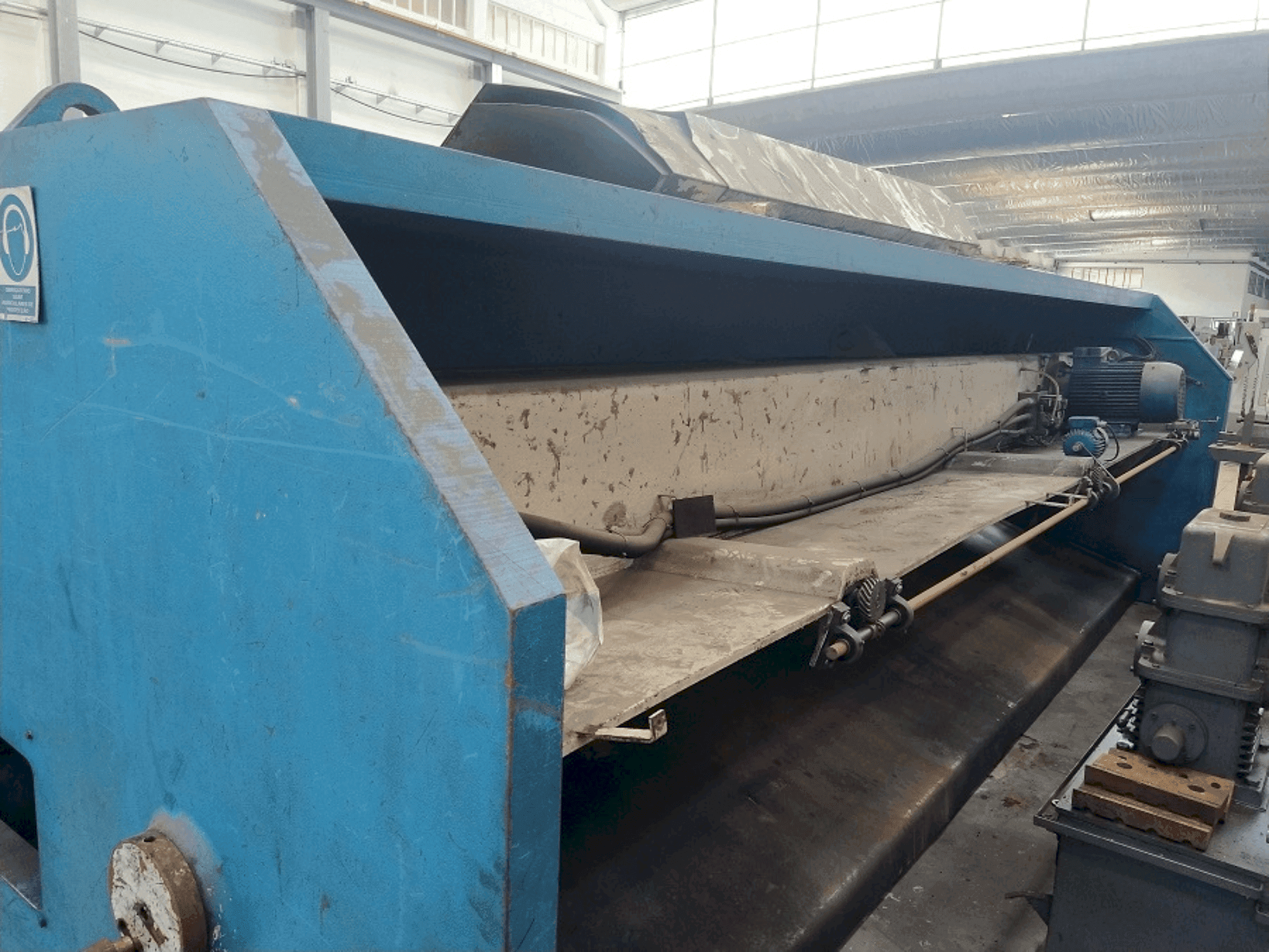 Vista frontale della macchina JORDI CH 6100 - 10