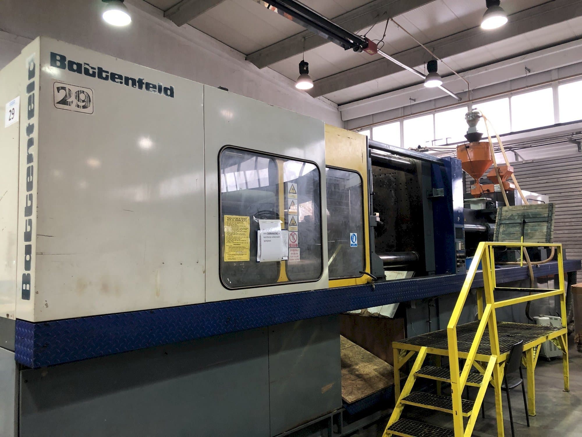 Vista frontale della macchina Battenfeld BA-T 6500/6300