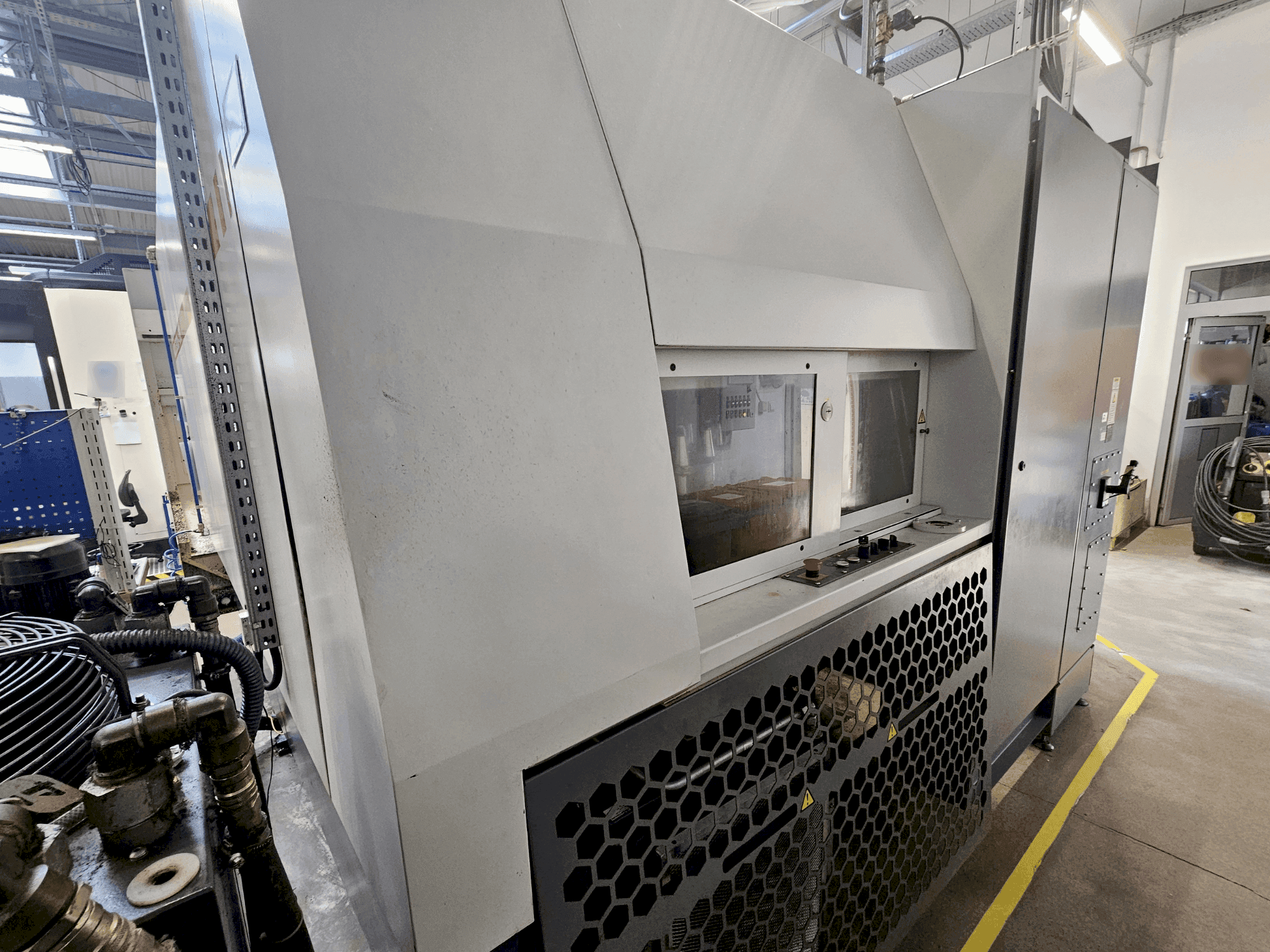 Vista laterale della macchina KOVOSVIT MAS MCU 630V-5X