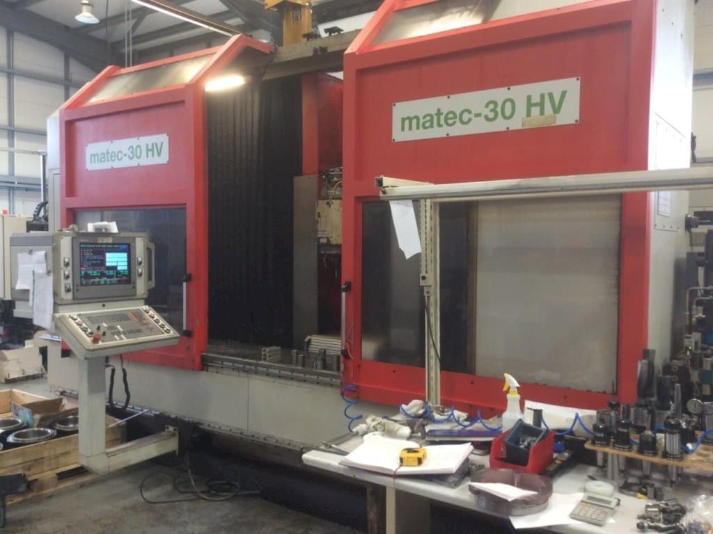 Vista frontale della macchina Matec 30 HV