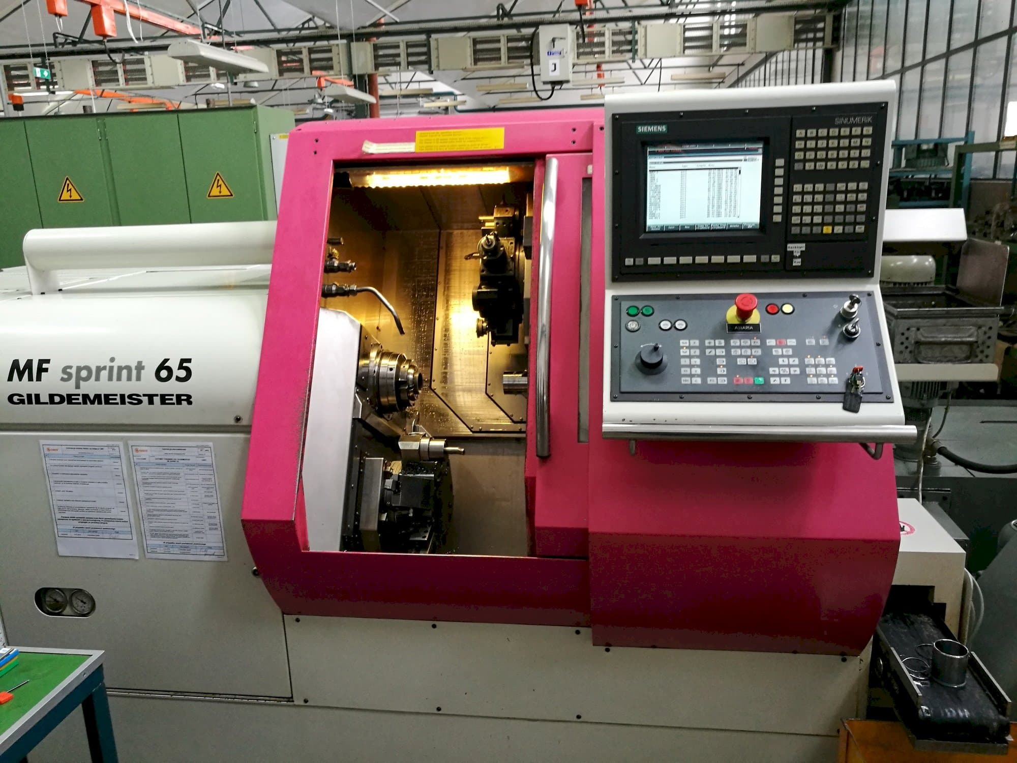 Vista frontale della macchina Gildemeister MF Sprint 65