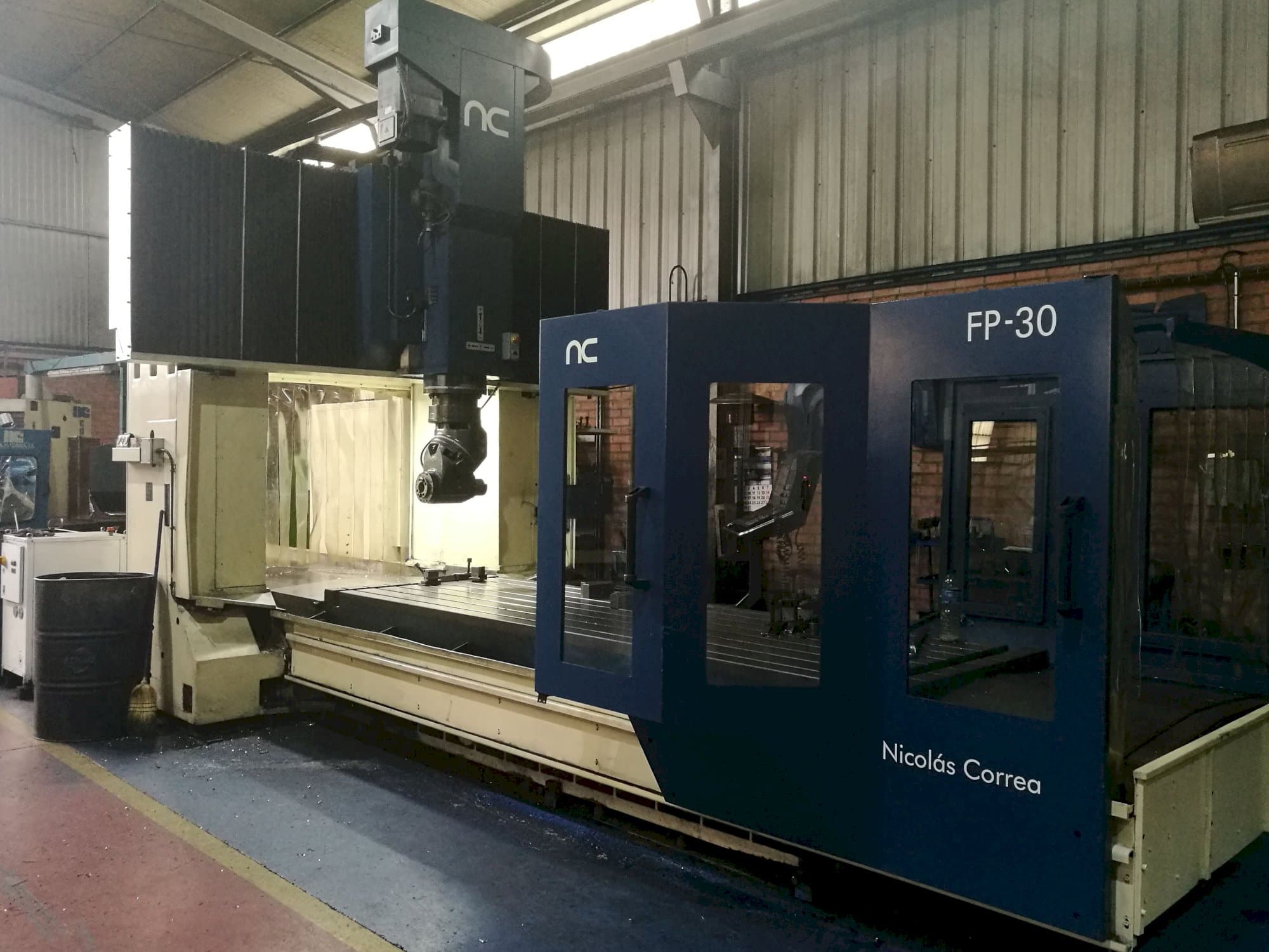 Vista lato destro della macchina Correa FP 30/35