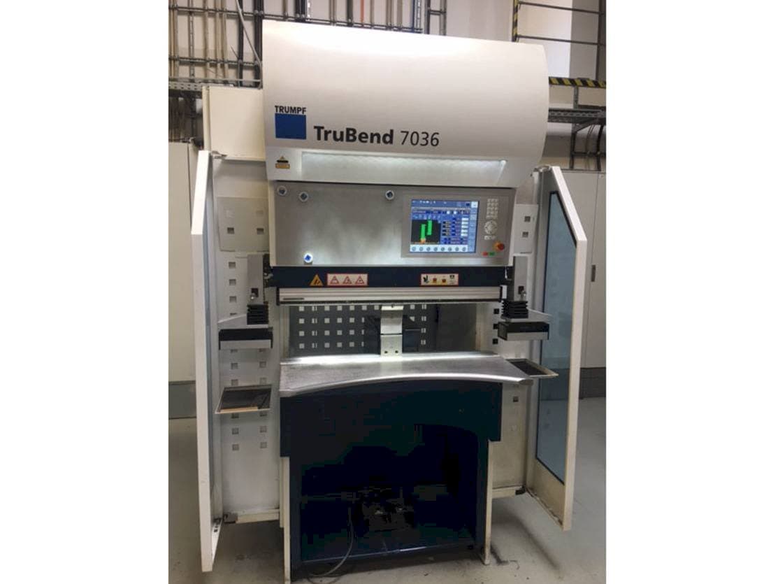 Vista frontale della macchina Trumpf TruBend 7036