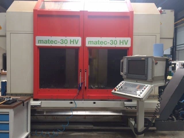 Vista frontale della macchina Matec 30 HV