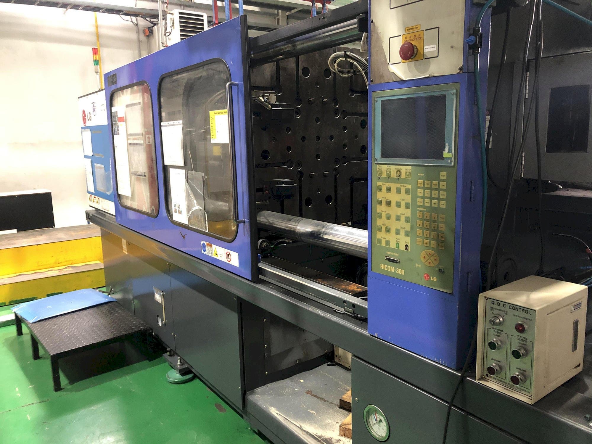 Vista frontale della macchina LG LGH-350N