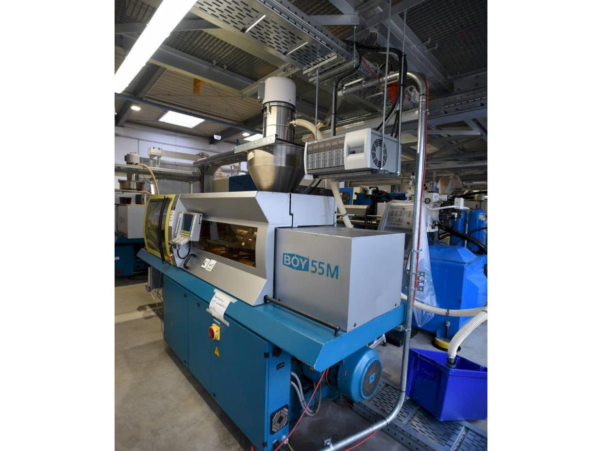 Vista frontale della macchina BOY 55M