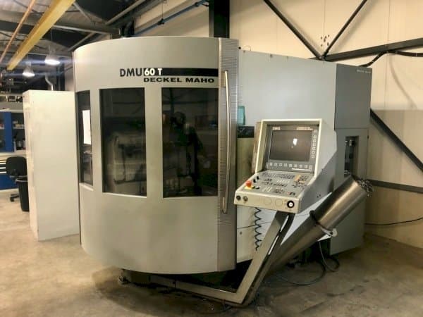 Vista frontale della macchina DECKEL MAHO DMU 60T