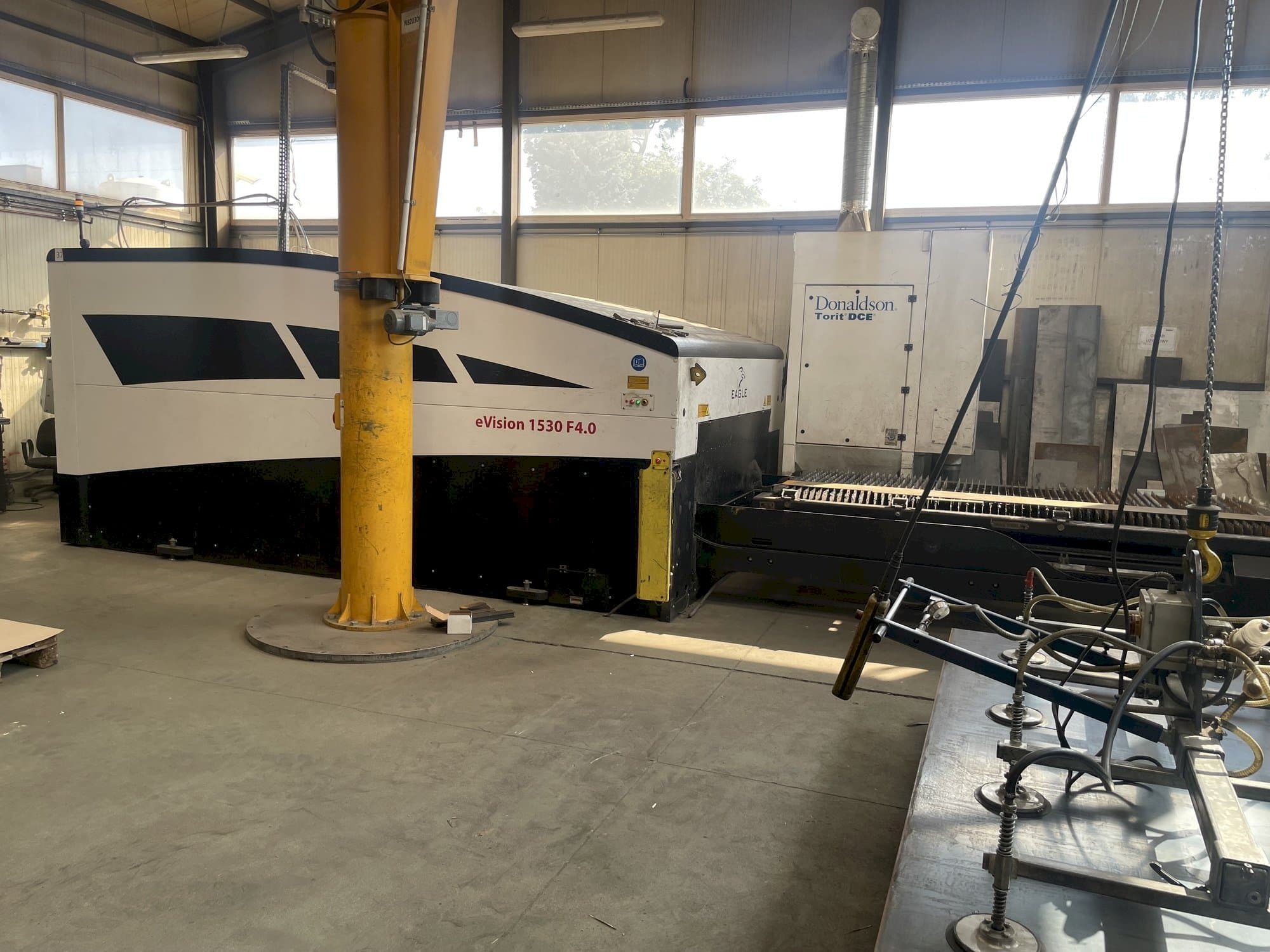 Vista frontale della macchina EAGLE eVision 1530 F4.0