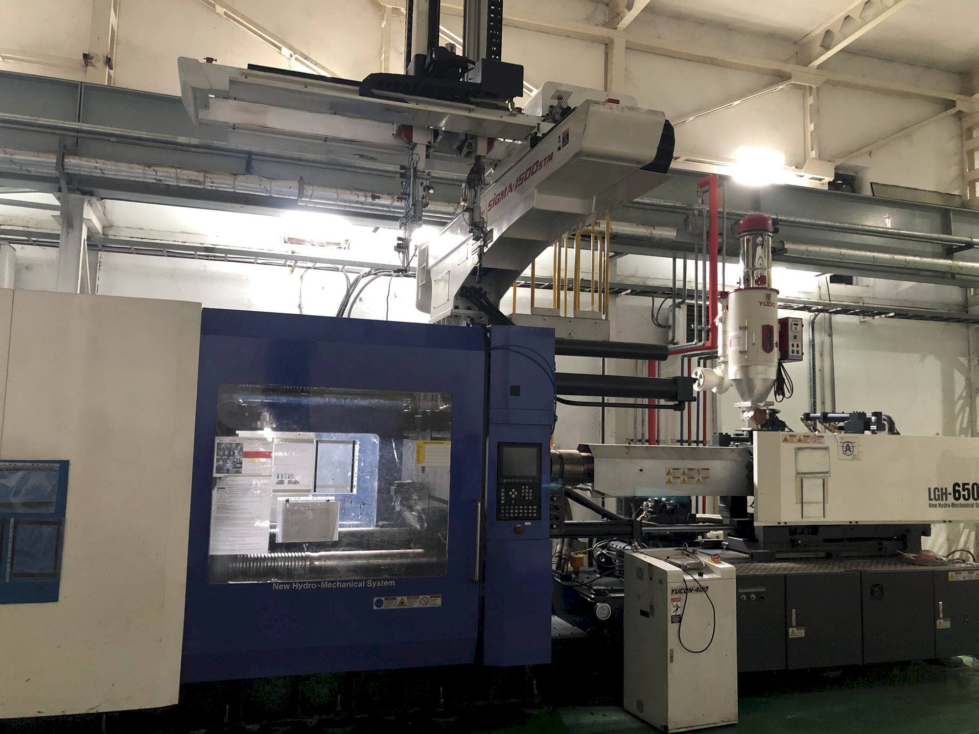 Vista frontale della macchina LG LGH-650M