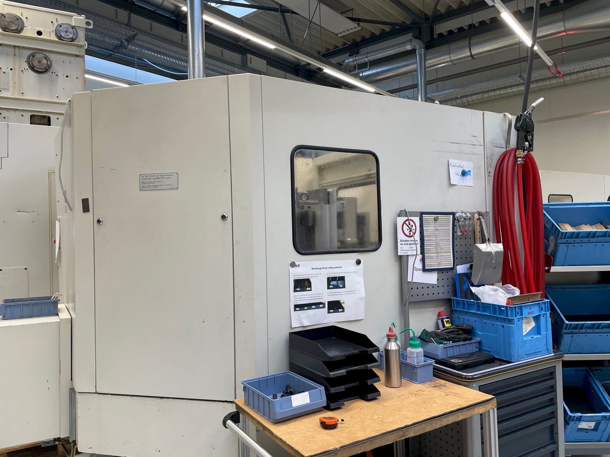 Vista laterale sinistra della macchina HELLER MC 16