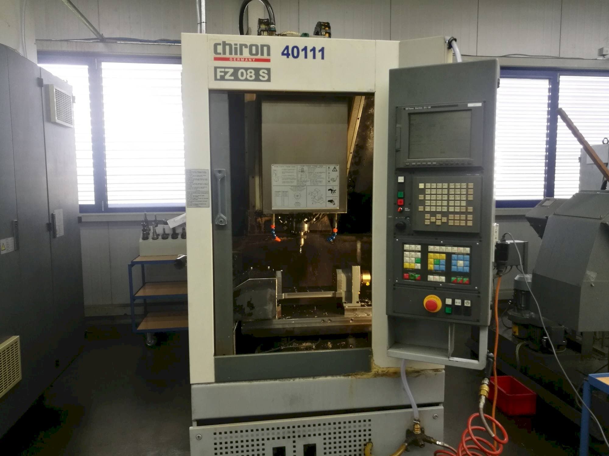 Vista frontale della macchina CHIRON FZ08S