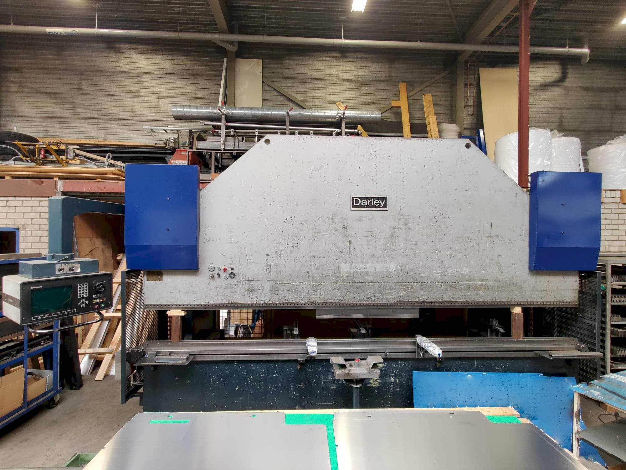 Vista frontale della macchina Darley EHP150 43/37