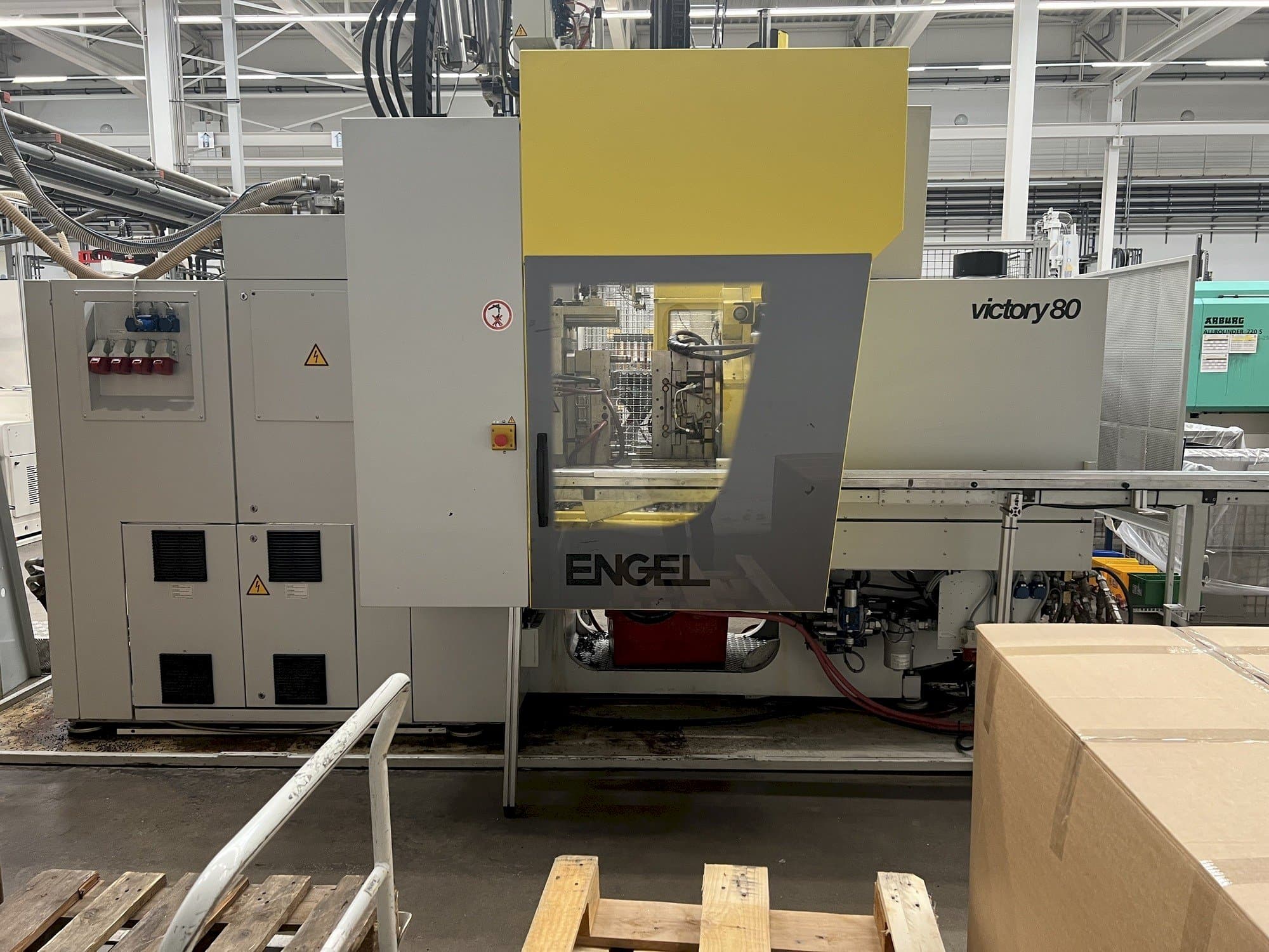 Vista frontale della macchina Engel VC 330H/80V/80CO