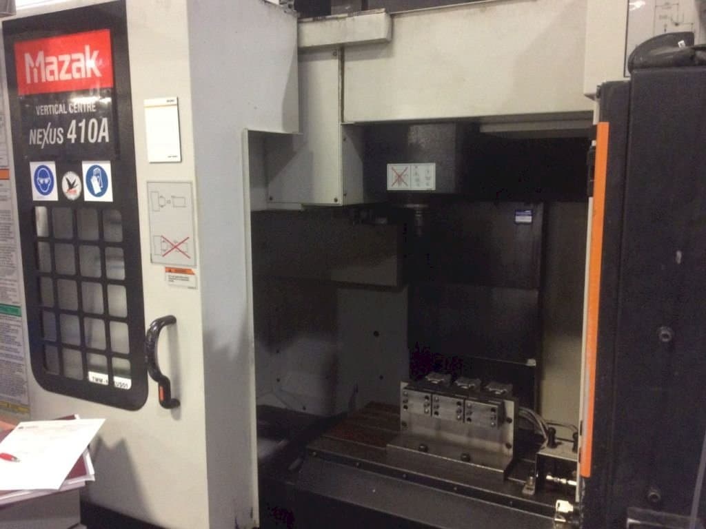 Vista frontale della macchina Mazak Nexus VCN 410A