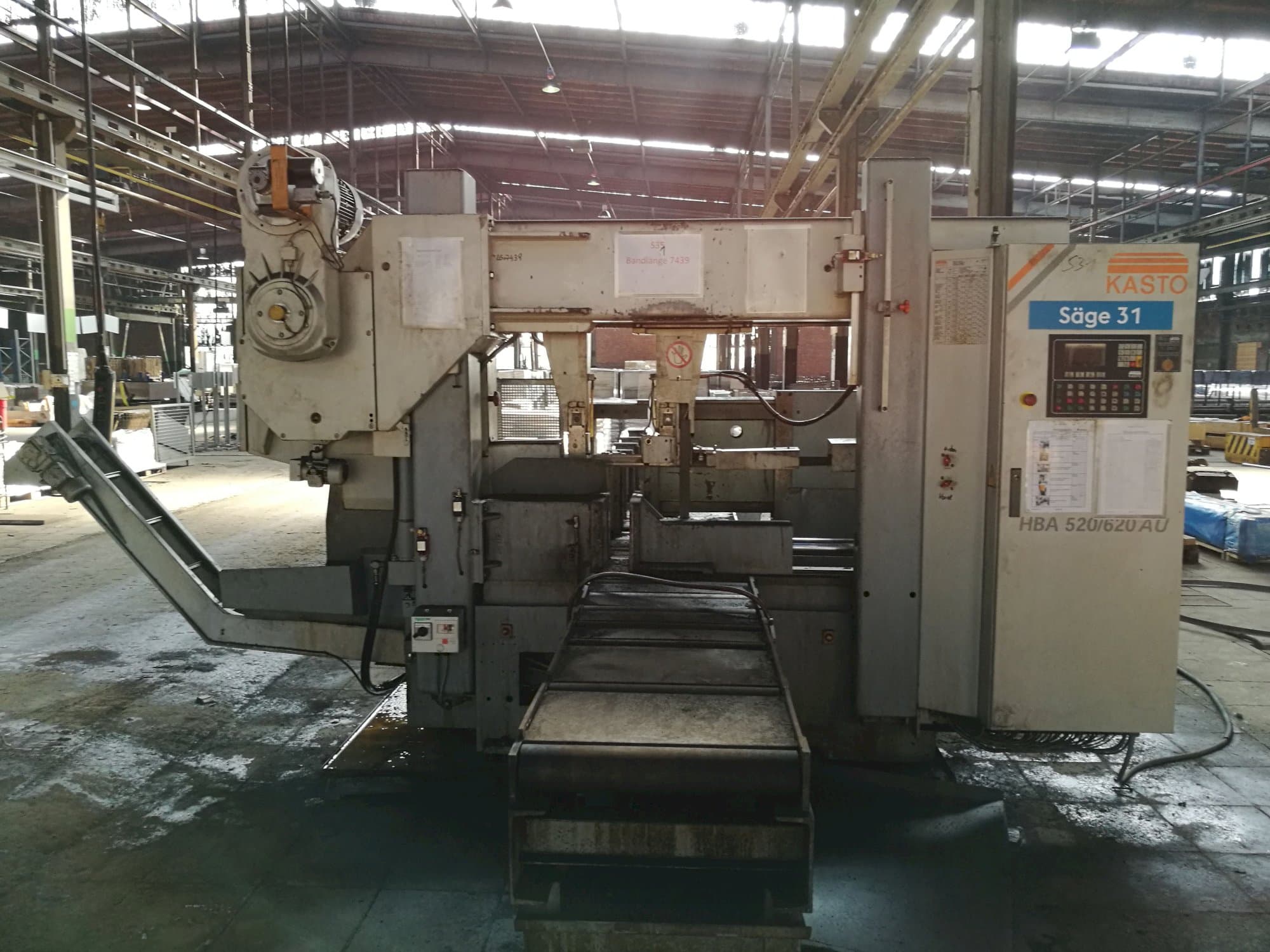 Vista frontale della macchina KASTO HBA 520/620 AU