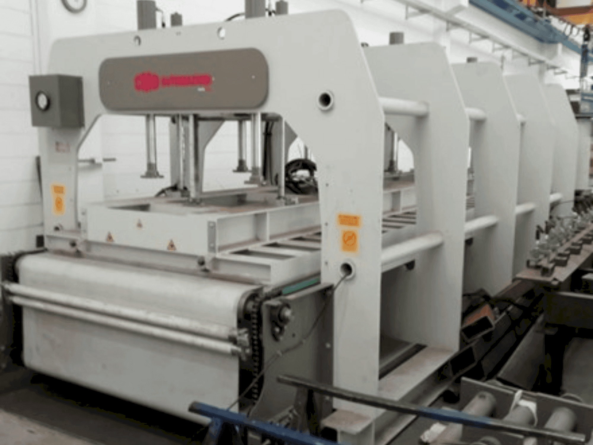 Vista frontale della macchina CMB PFR-CCL