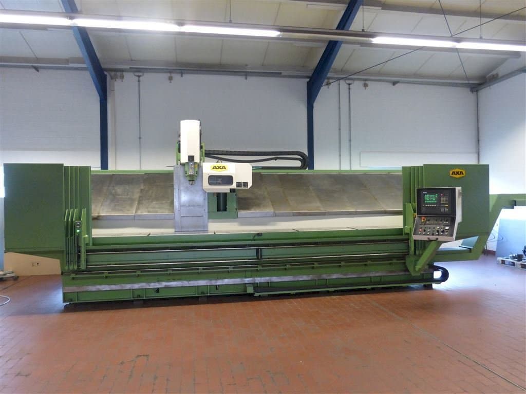 Vista frontale della macchina AXA VSC 1-5000M/E