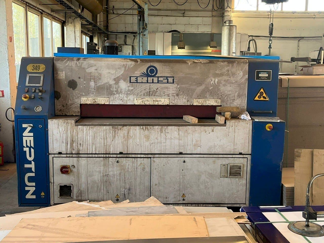 Vista frontale della macchina ERNST Neptun E/B