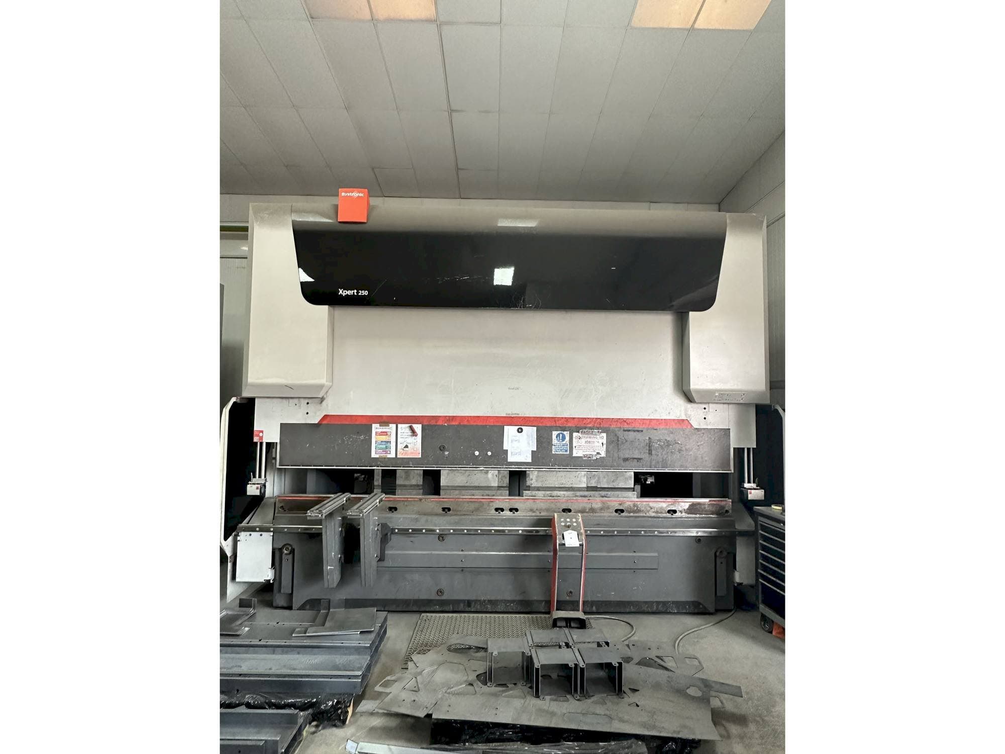 Vista frontale della macchina Bystronic Xpert 250/4100