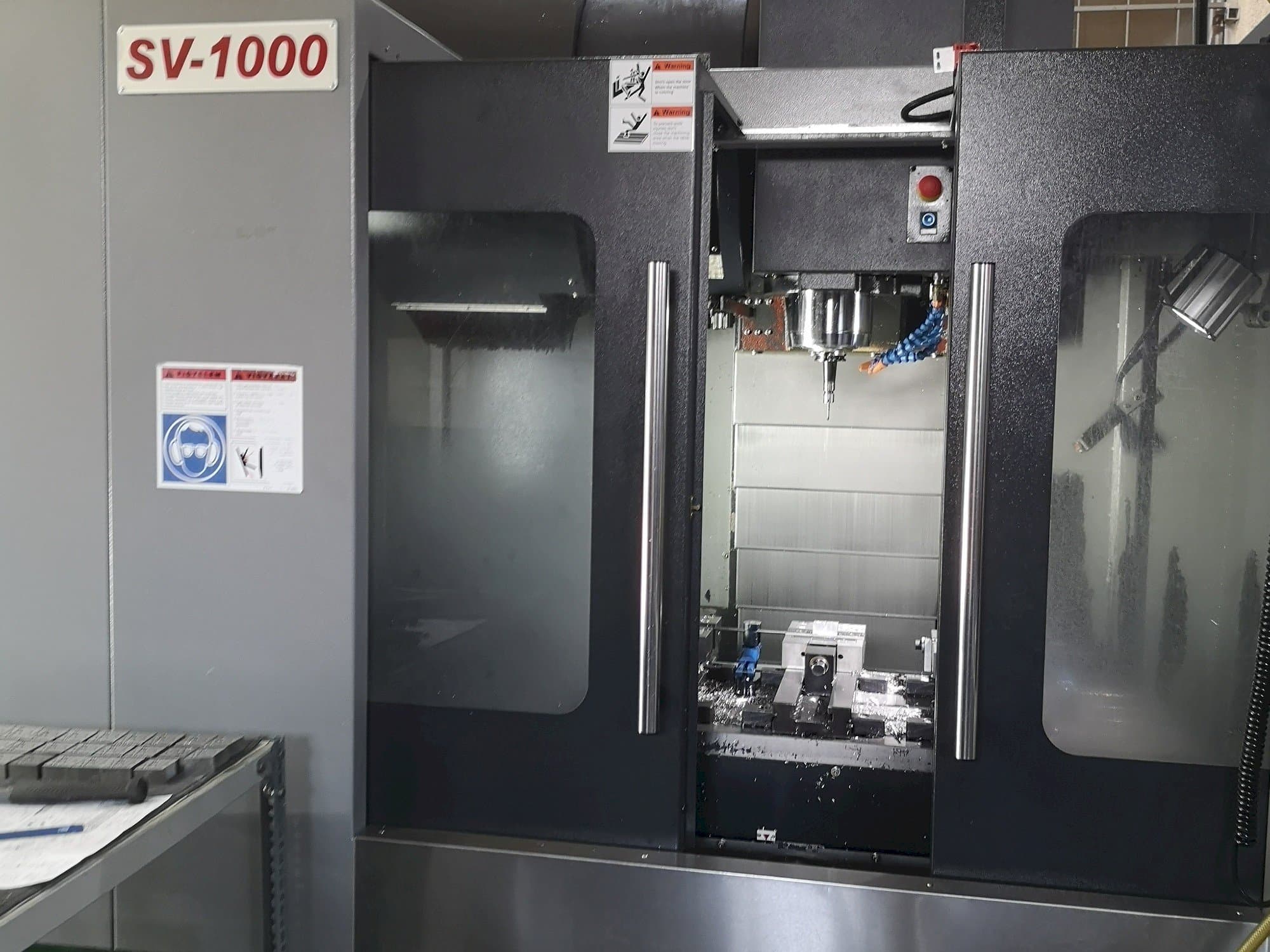 Vista frontale della macchina NCT KAFO SV-1000