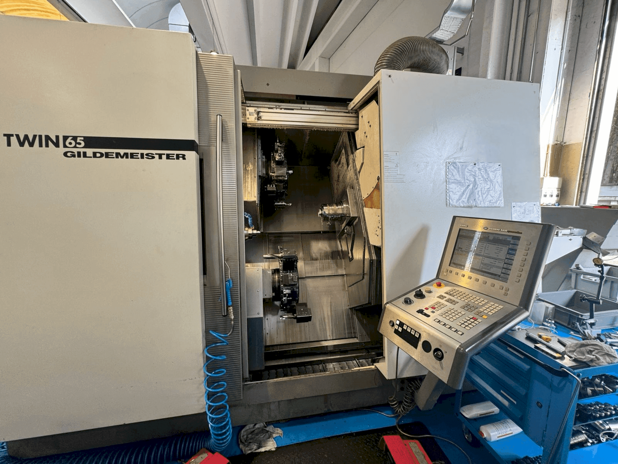 Vista frontale della macchina Gildemeister Twin 65