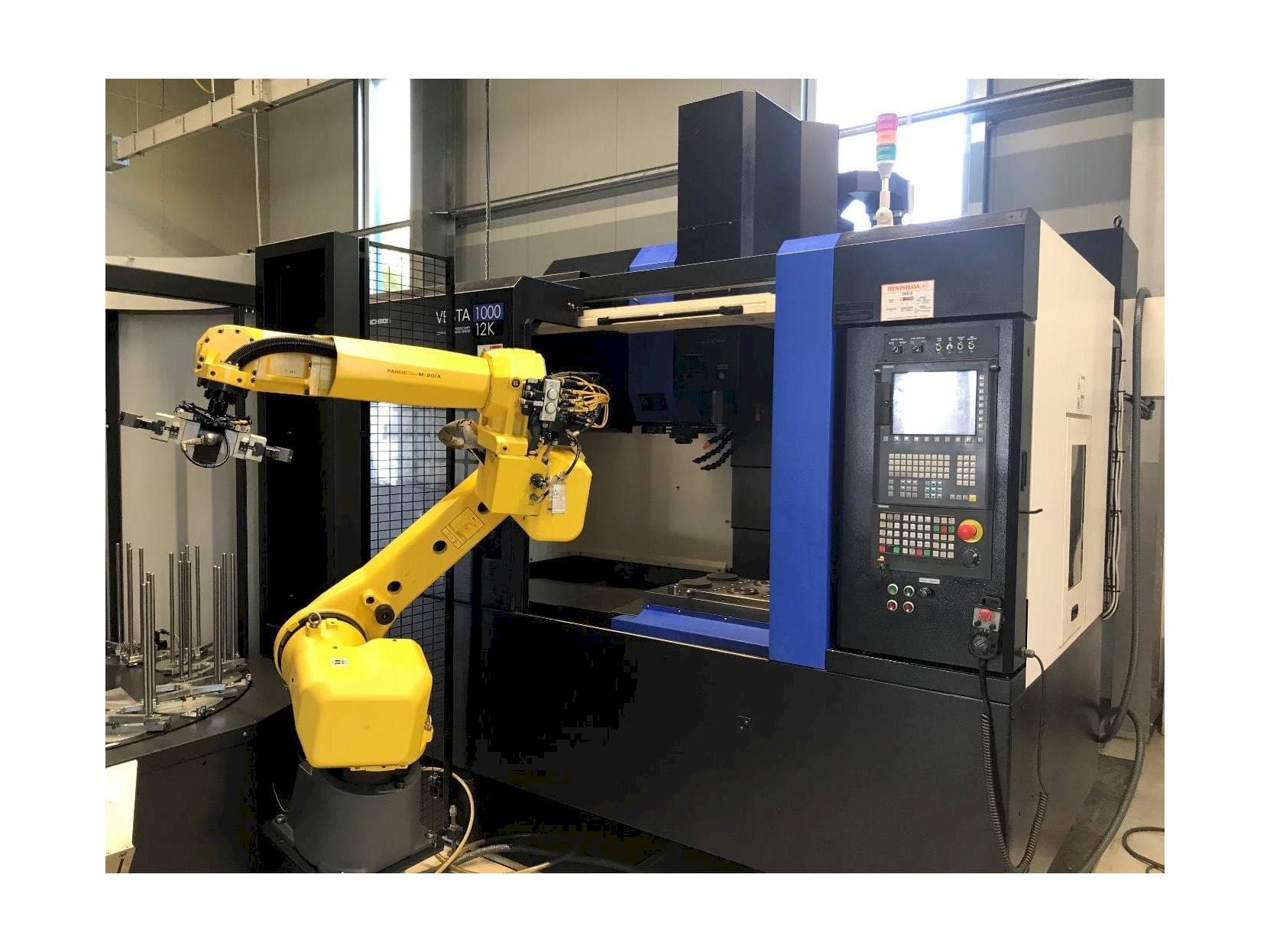 Vista frontale della macchina HWACHEON Vesta 1000