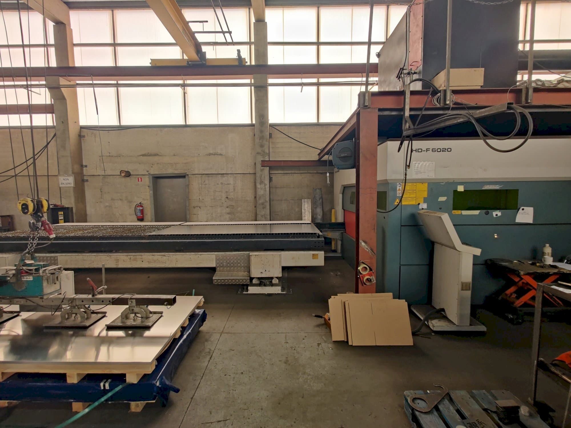 Vista frontale della macchina Durma HD-F 6020 III