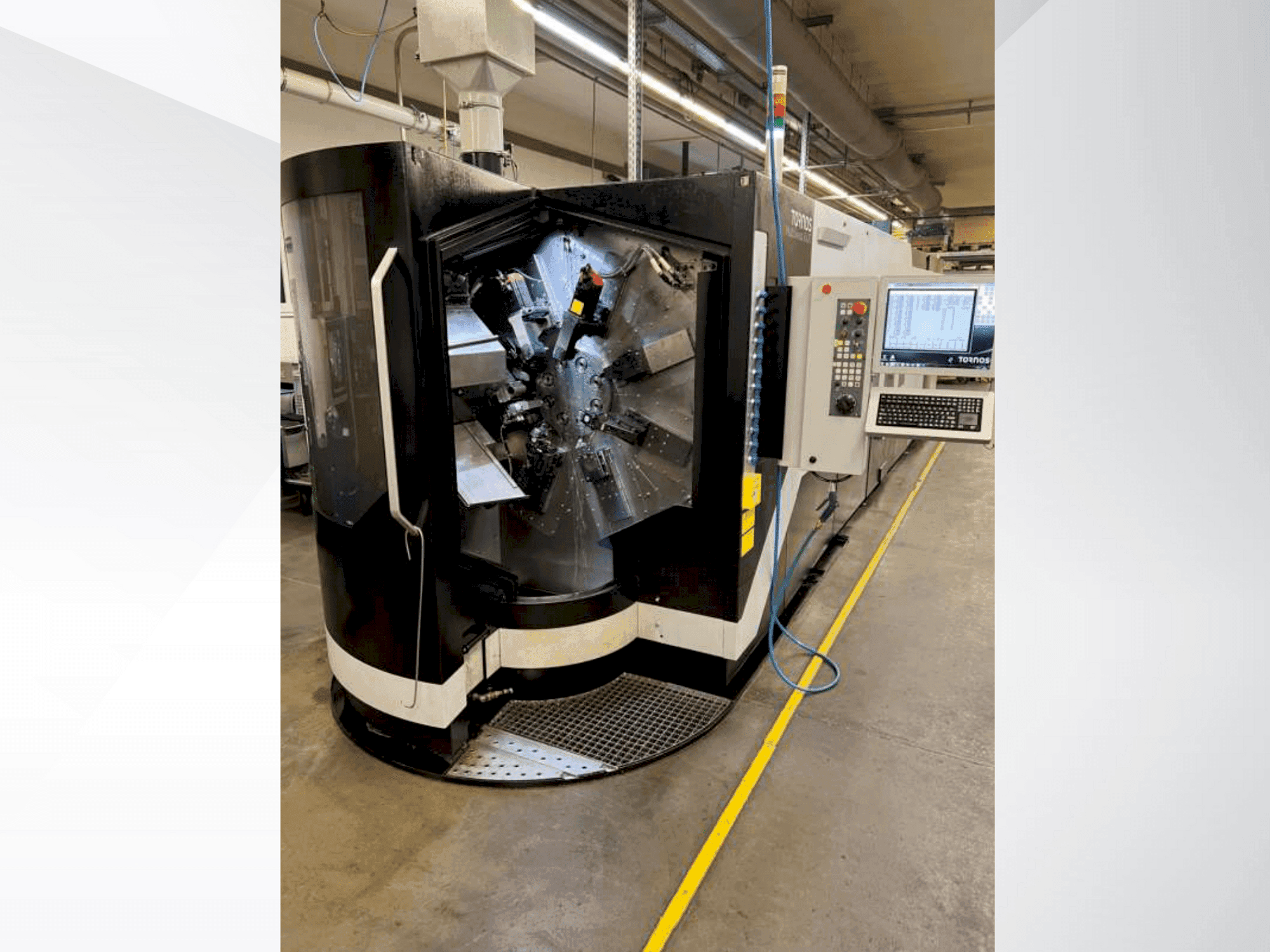 Vista frontale della macchina Tornos MultiSwiss 8x26