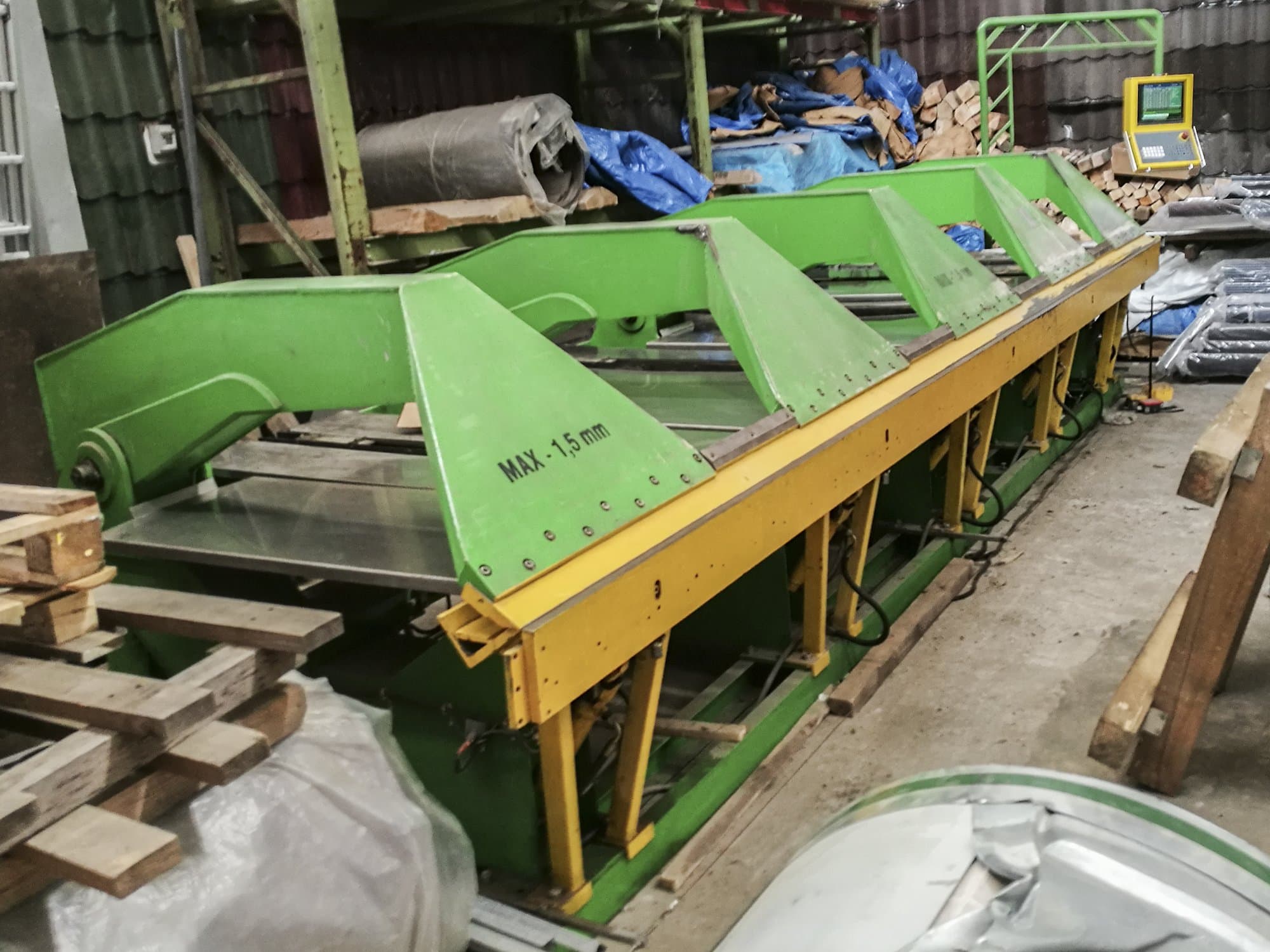 Vista lato sinistro della macchina BUD-MASZ ZAGINARKA