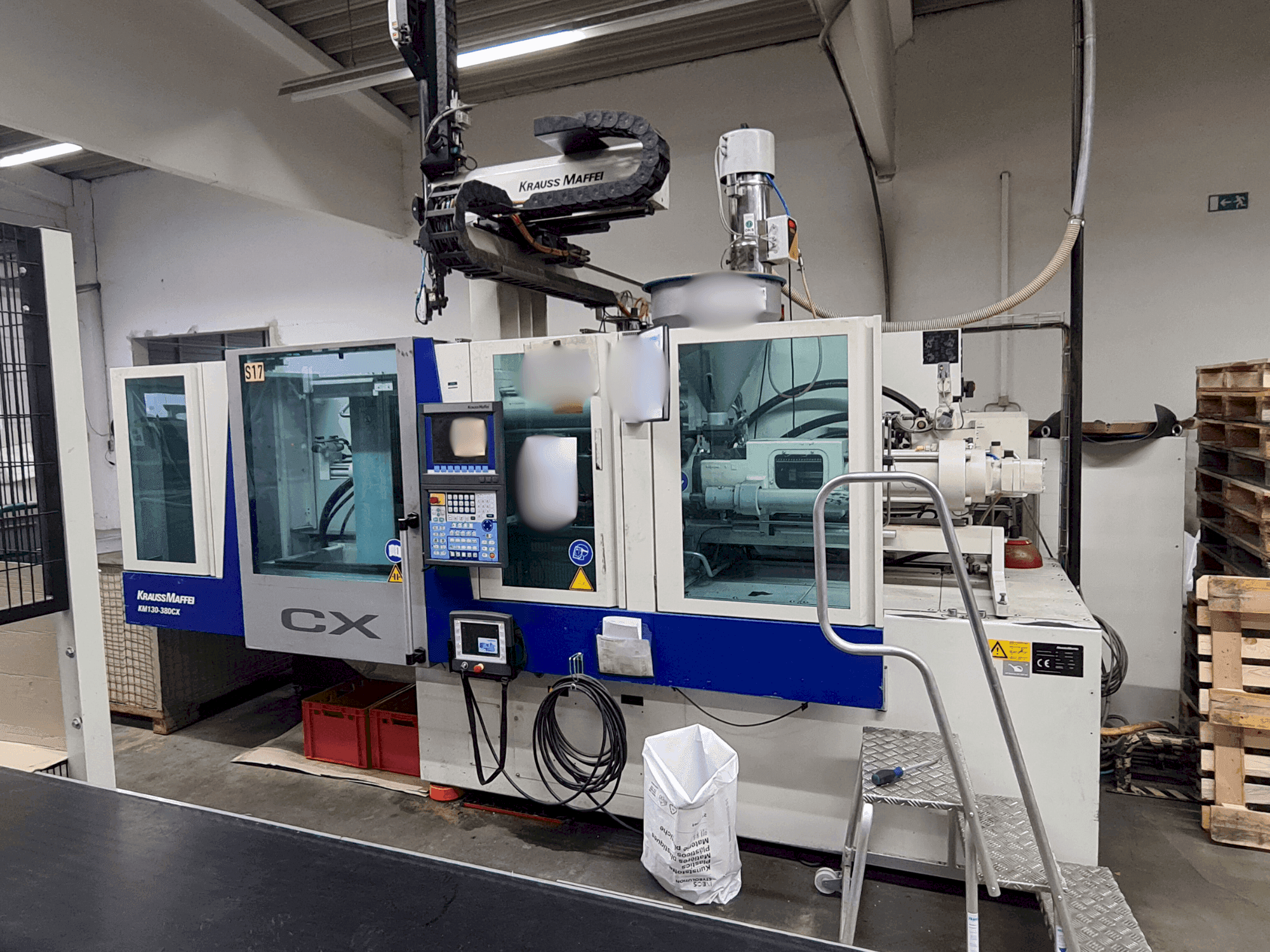 Vista frontale della macchina Krauss Maffei 130-380 CX