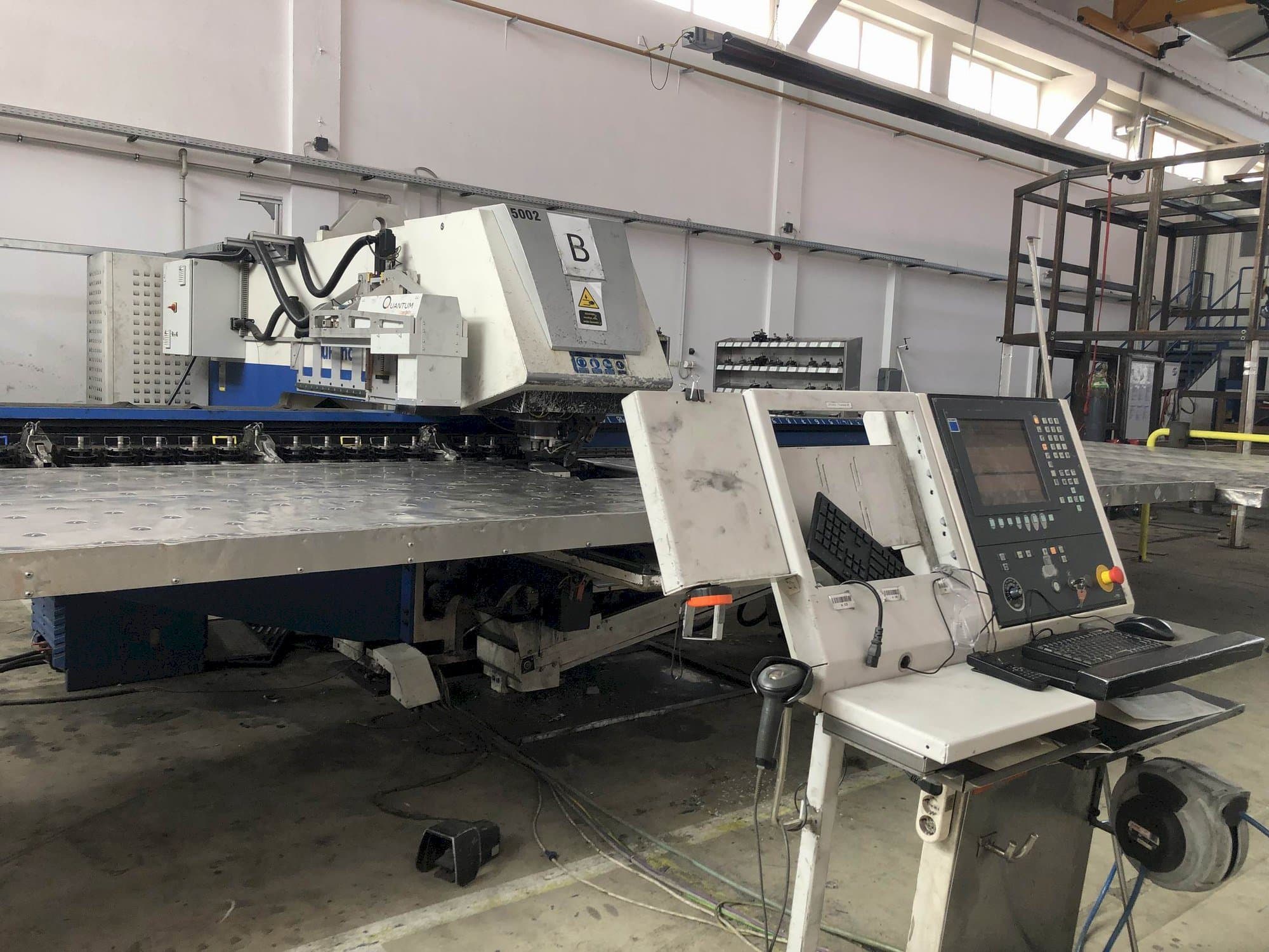 Vista frontale della macchina Trumpf Trupunch 5000