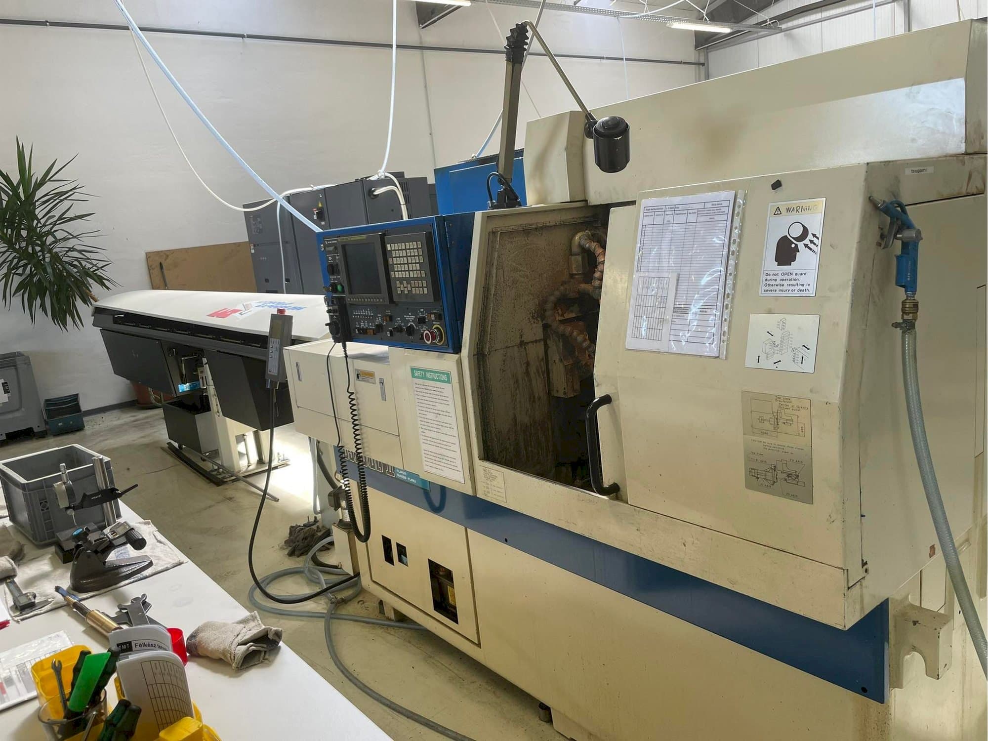 Vista laterale destra della macchina TSUGAMI BS20-II