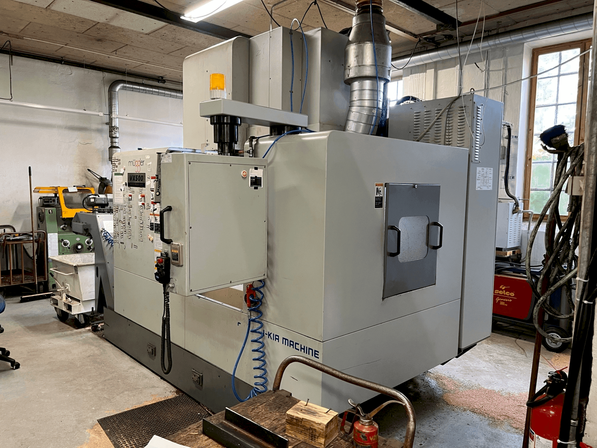 Vista frontale della macchina HYUNDAI KIA VX500