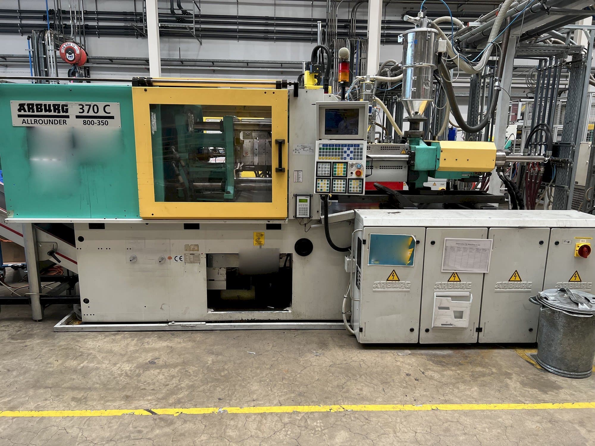 Vista frontale della macchina Arburg 370C-800-350
