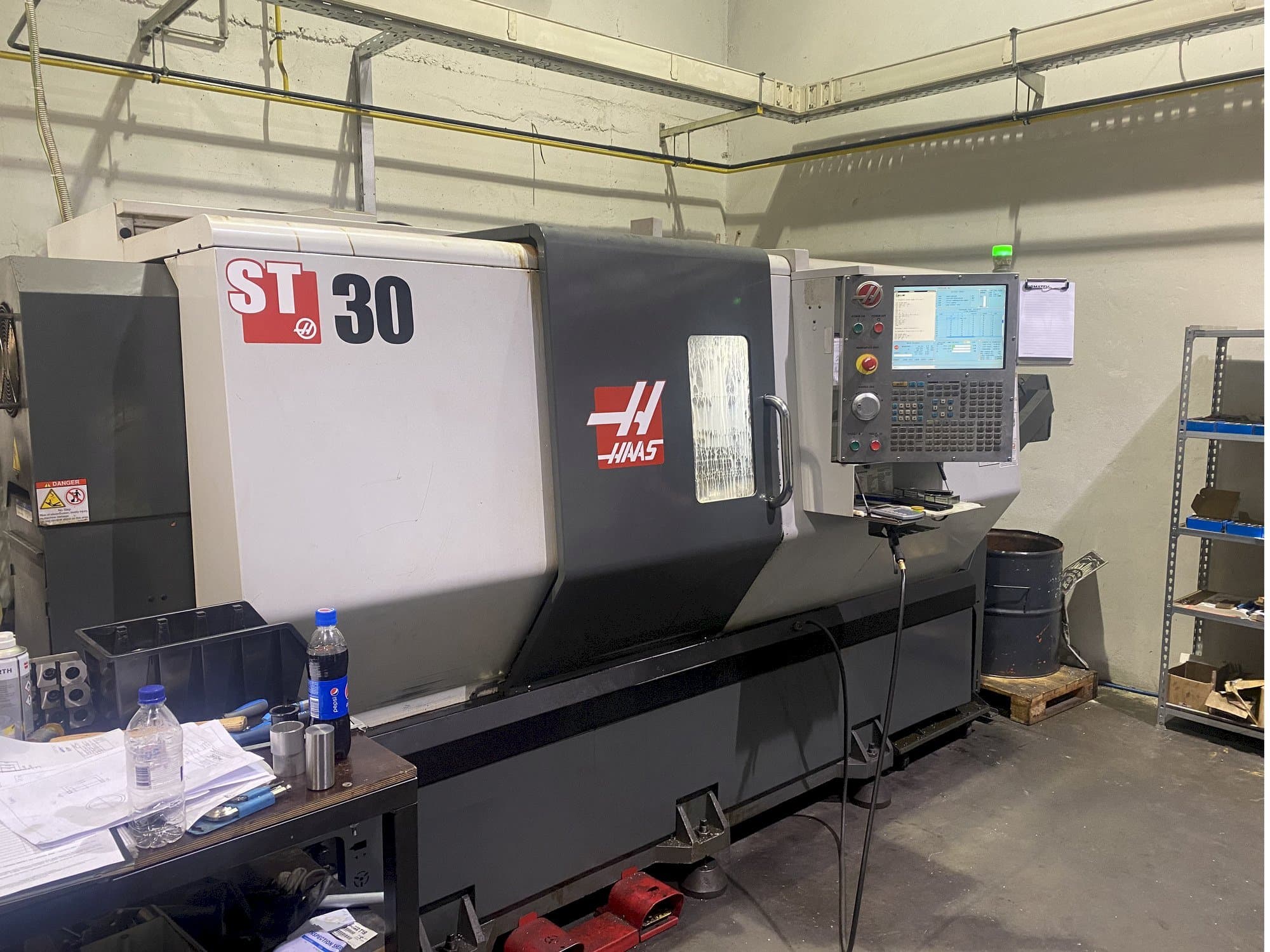 Vista frontale della macchina HAAS ST 30