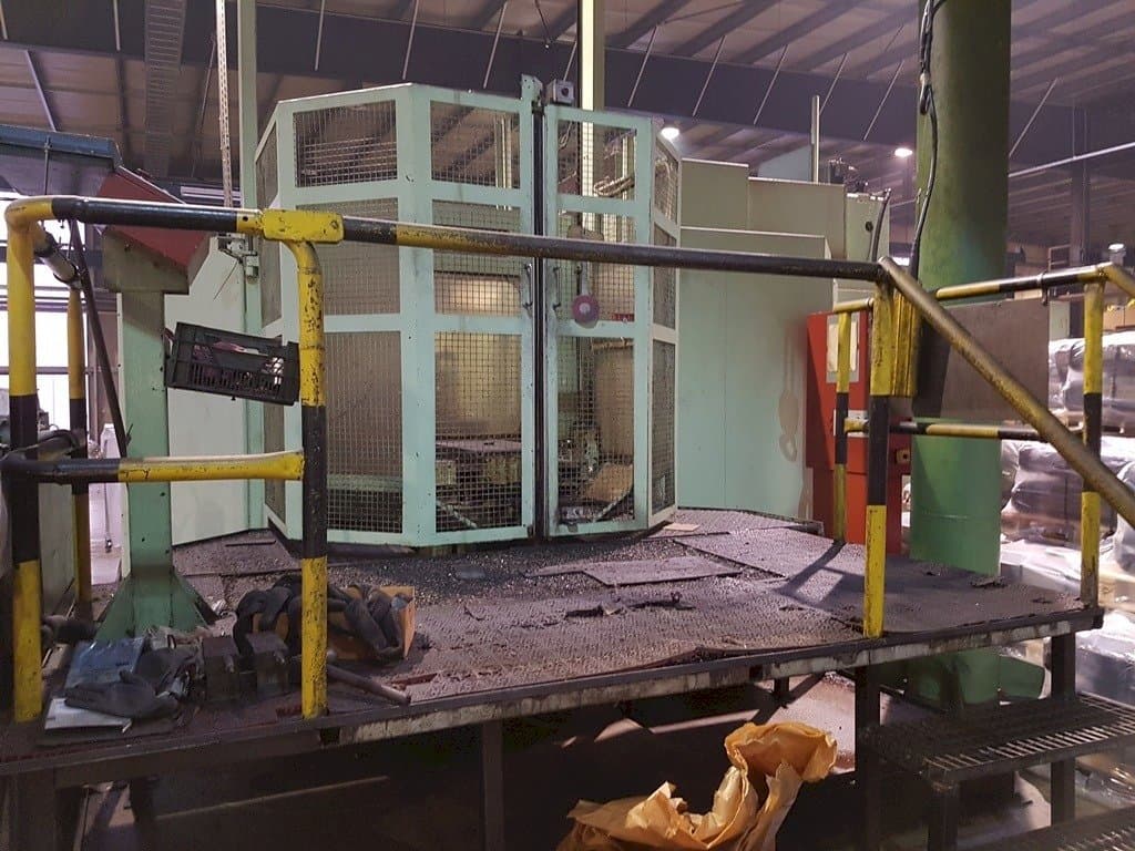 Vista frontale della macchina HELLER BEA3