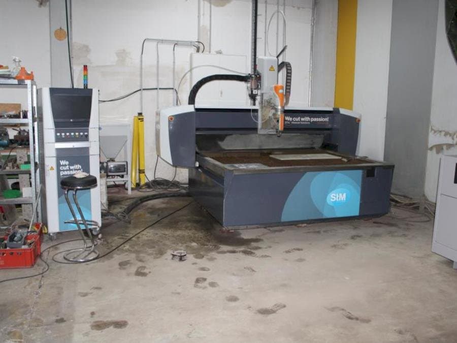 Vista frontale della macchina STM PremiumCut 3D 68