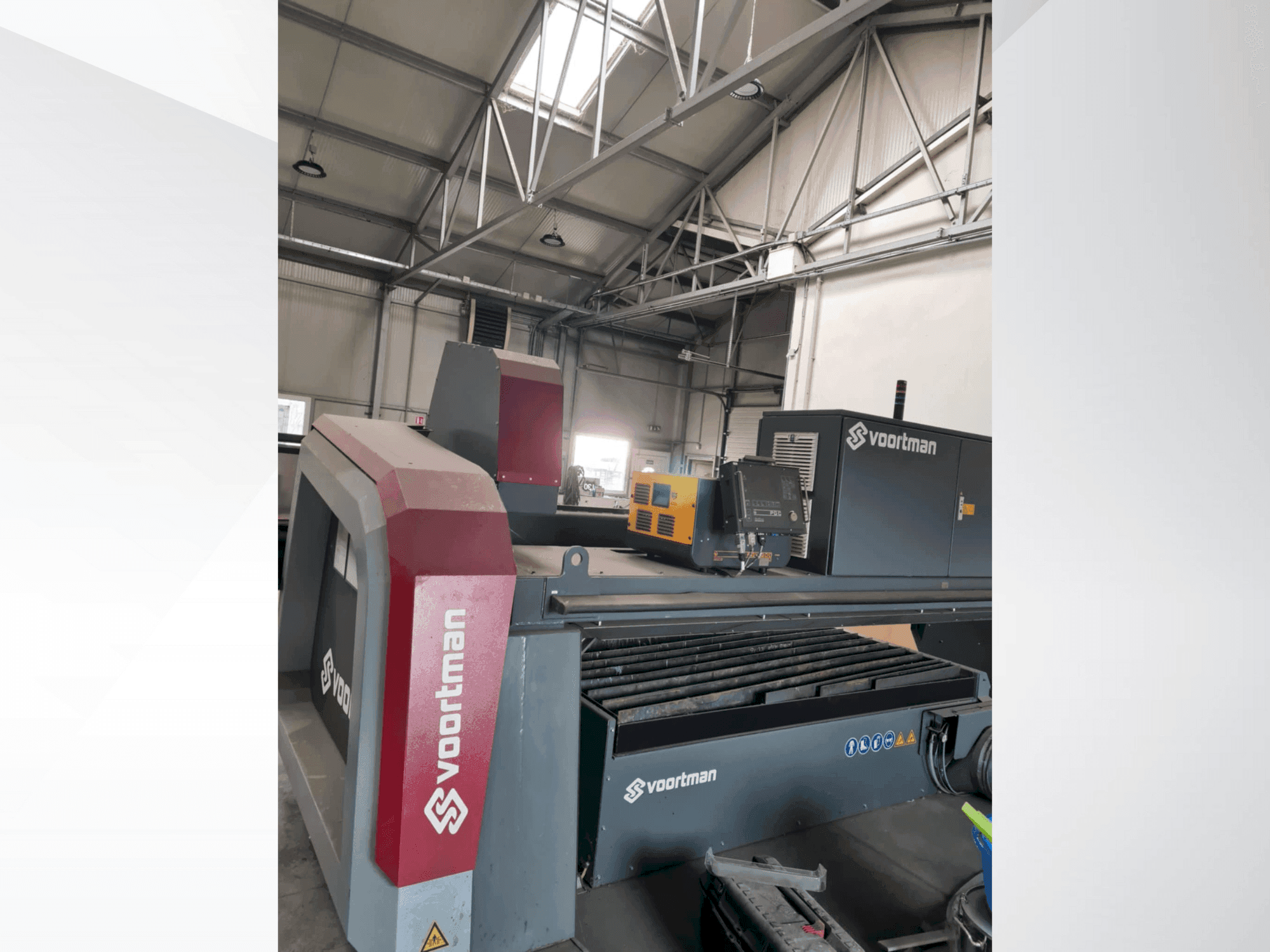 Vista frontale della macchina VOORTMAN V304